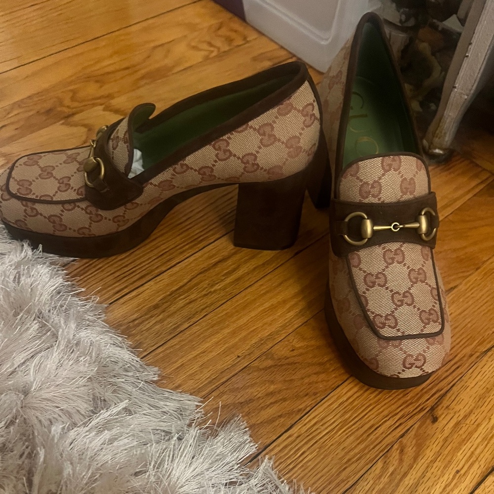*NEW* NEVER WORN!! GUCCI platform heel loafers